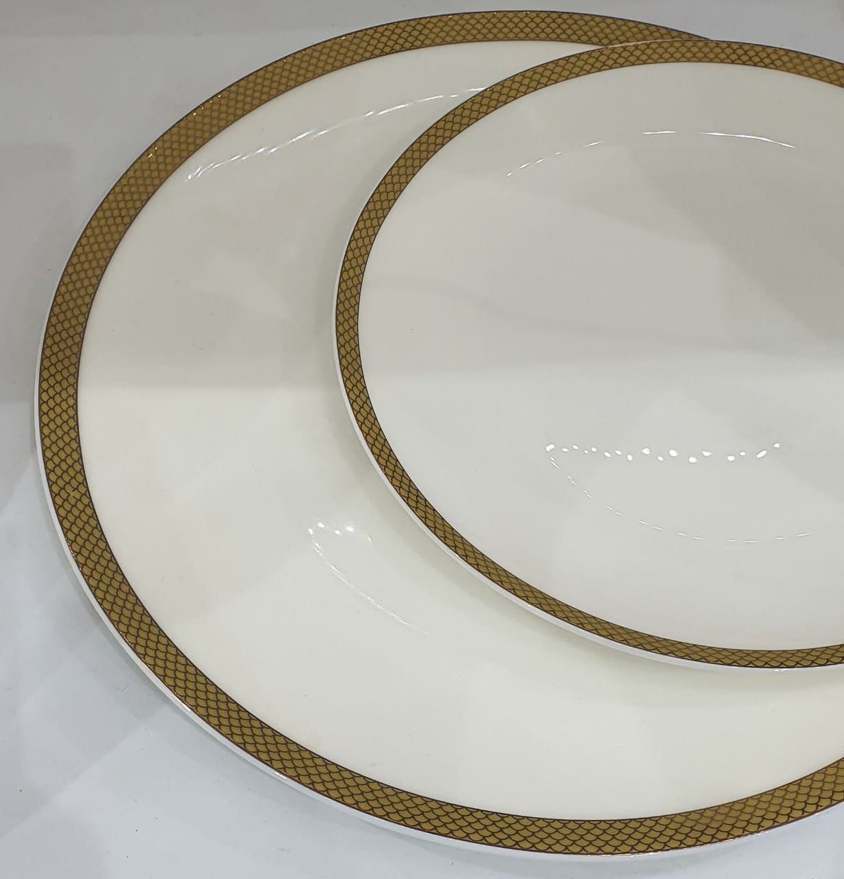 Mersin White And Gold Lined Dinner Set